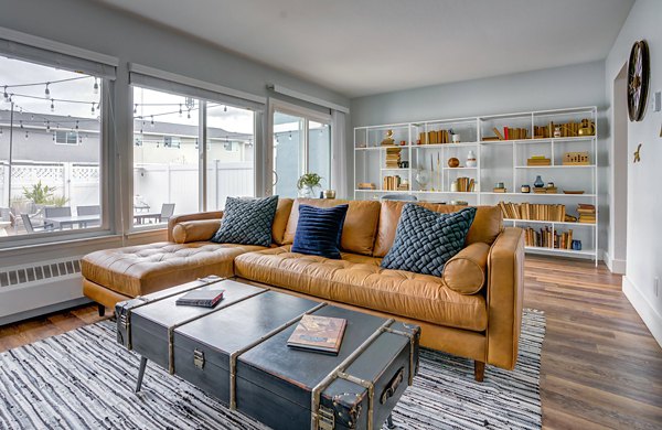 living room at Admirals Cove Apartments