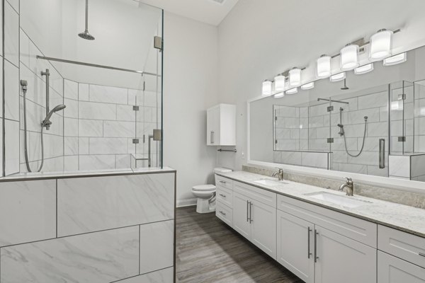 bathroom at High Street View Luxury Apartments