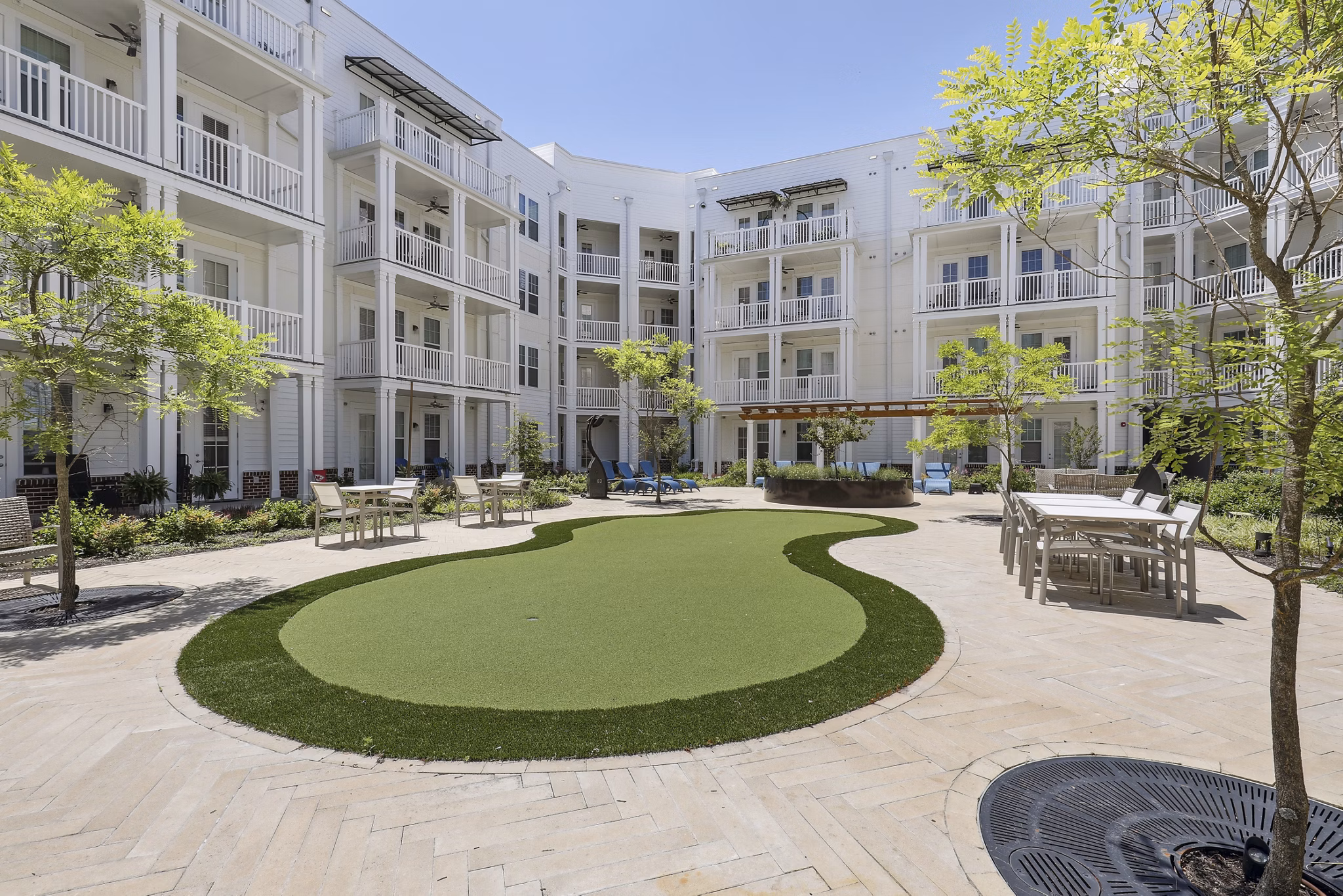putting green at High Street View Luxury Apartments