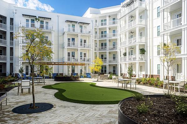 courtyard at High Street View Luxury Apartments
