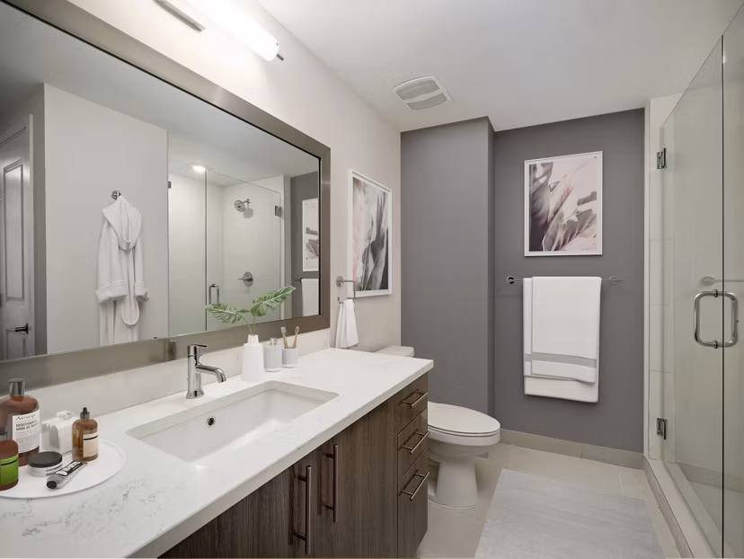 bathroom at Laureat Apartments 