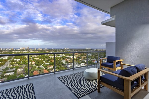 patio at Laureat Apartments 