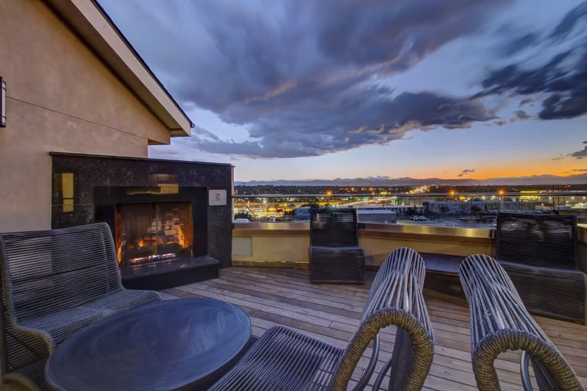 Spacious rooftop deck with seating and city views at Mason at Alameda Station Apartments