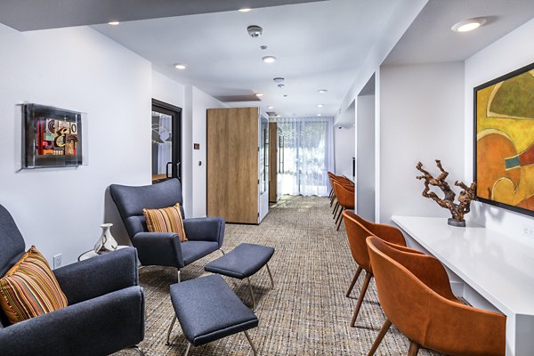 Clarendon Apartments: Modern business center with workstations and conference area in Arlington