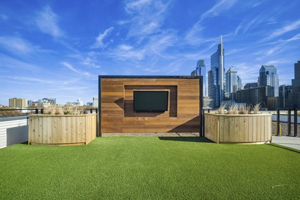 Scenic rooftop deck with cozy seating and skyline views at Edgewater Apartments