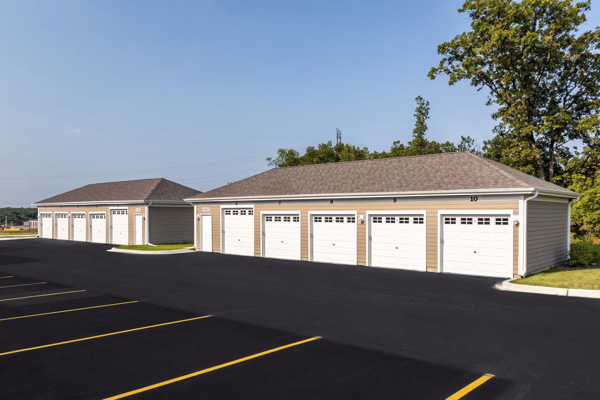 building at Highland Ridge Apartments