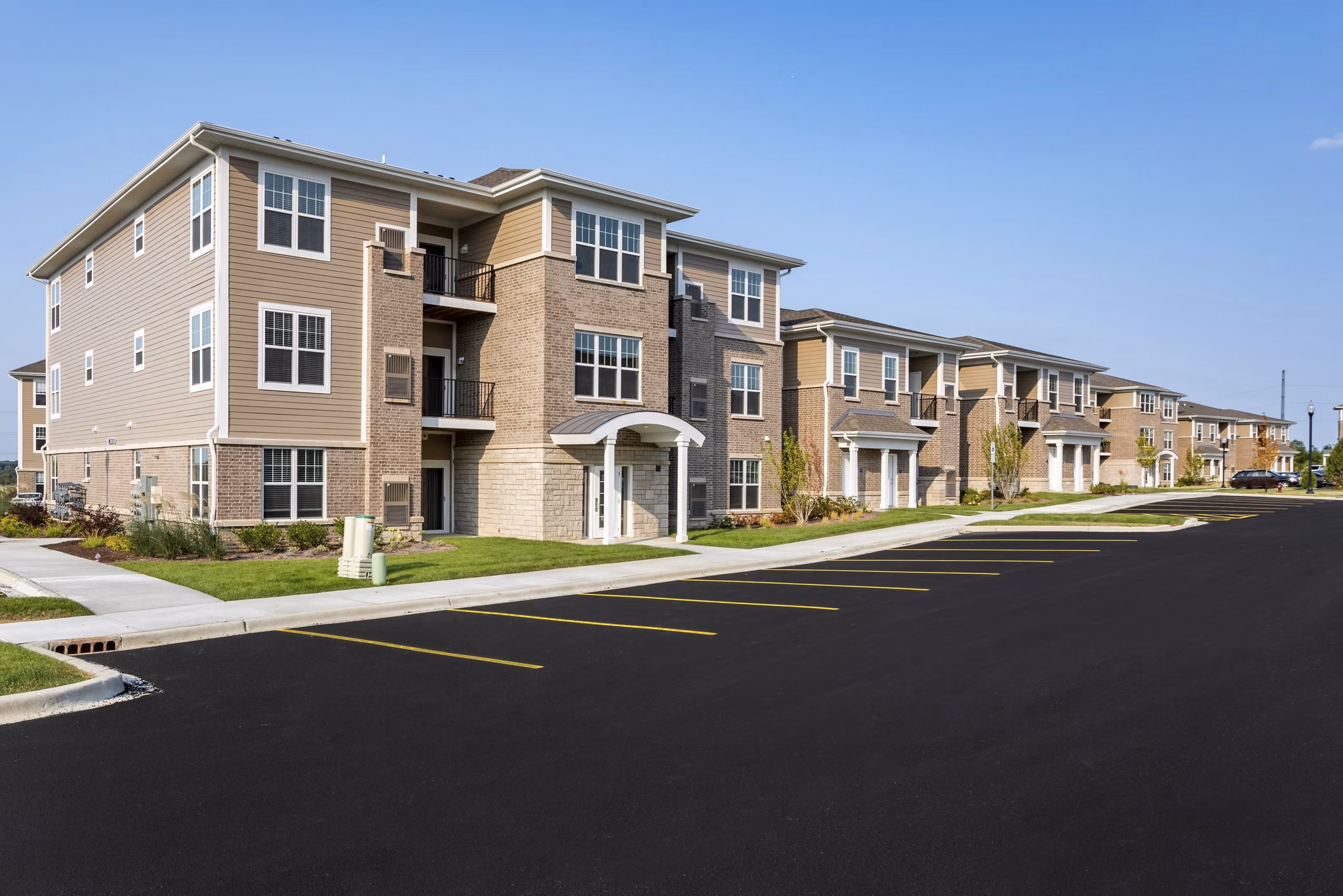 building at Highland Ridge Apartments