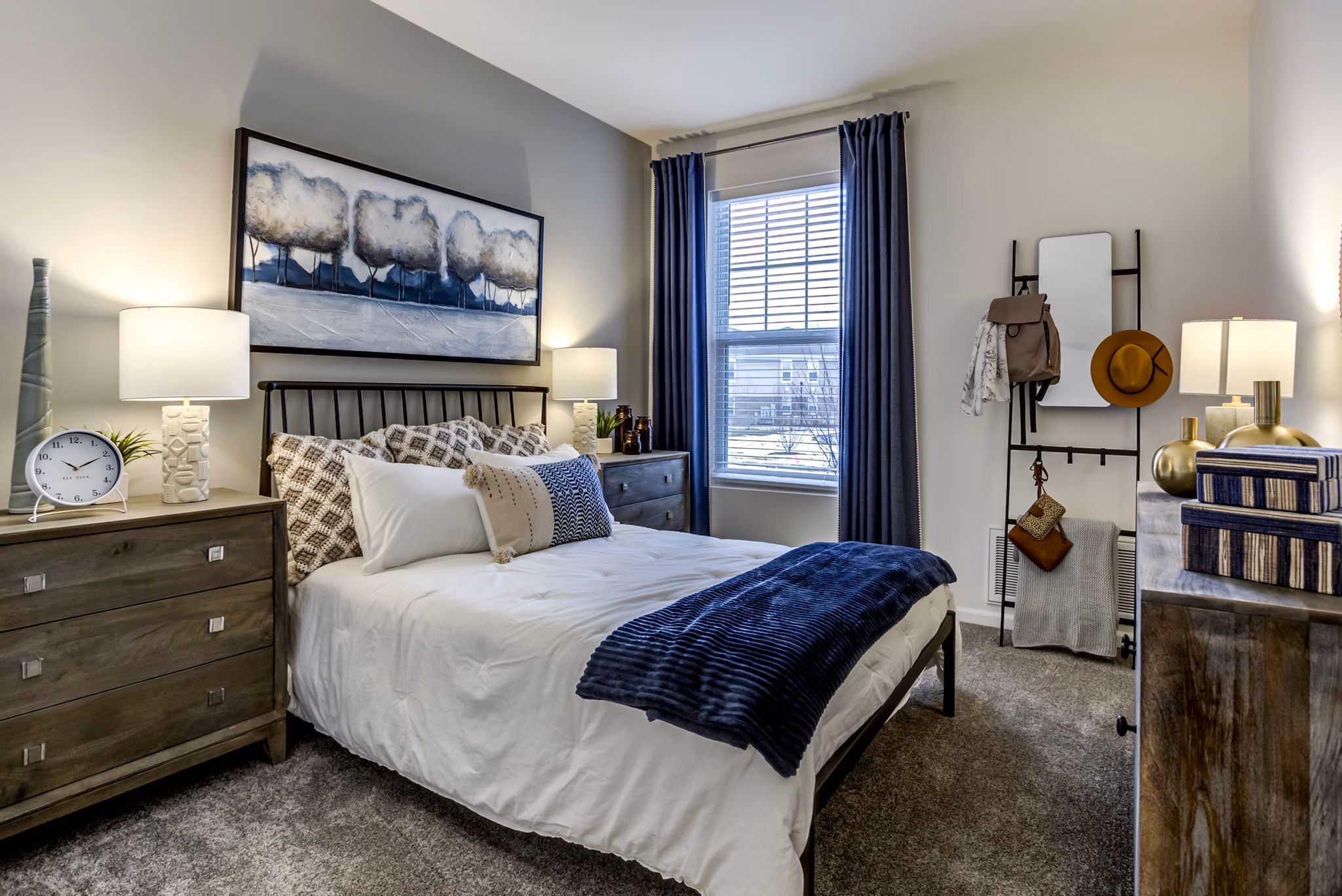 bedroom at Highland Ridgel Apartments