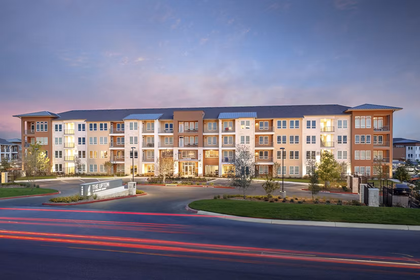The Upton at Longhorn Quarry: Contemporary luxury apartments in vibrant San Antonio neighborhood