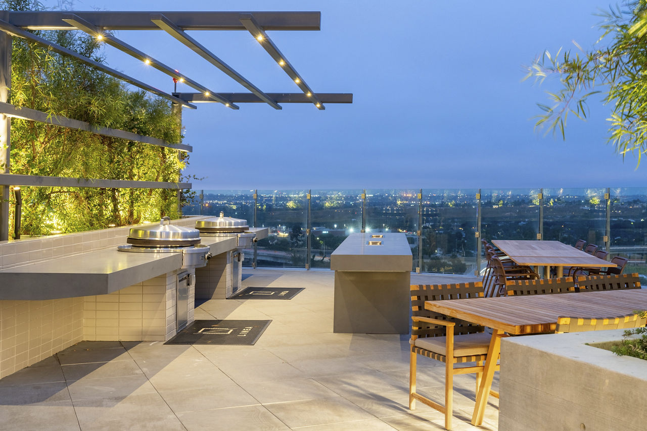 Roof deck at Linea Apartments (3 of 4)