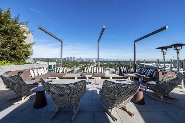 Stunning rooftop deck with seating and skyline views at Linea Apartments, a luxury property managed by Greystar in bustling urban setting
