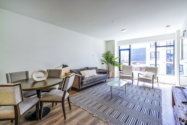 Spacious living room with modern decor at 777 Tenn Apartments in Nashville, ideal for relaxation and entertainment