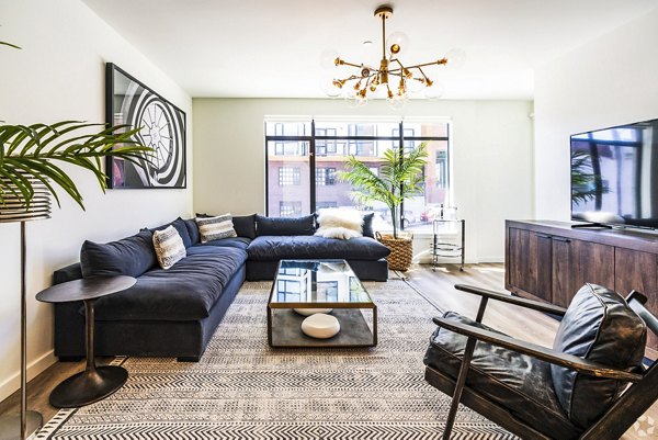 Spacious living room with modern furnishings and wall art at 777 Tenn Apartments, luxury residences by Greystar