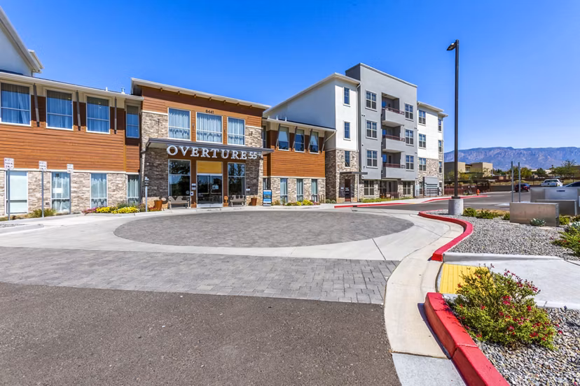 Overture Albuquerque Apartments: Luxury senior living apartments with mountain views in Albuquerque