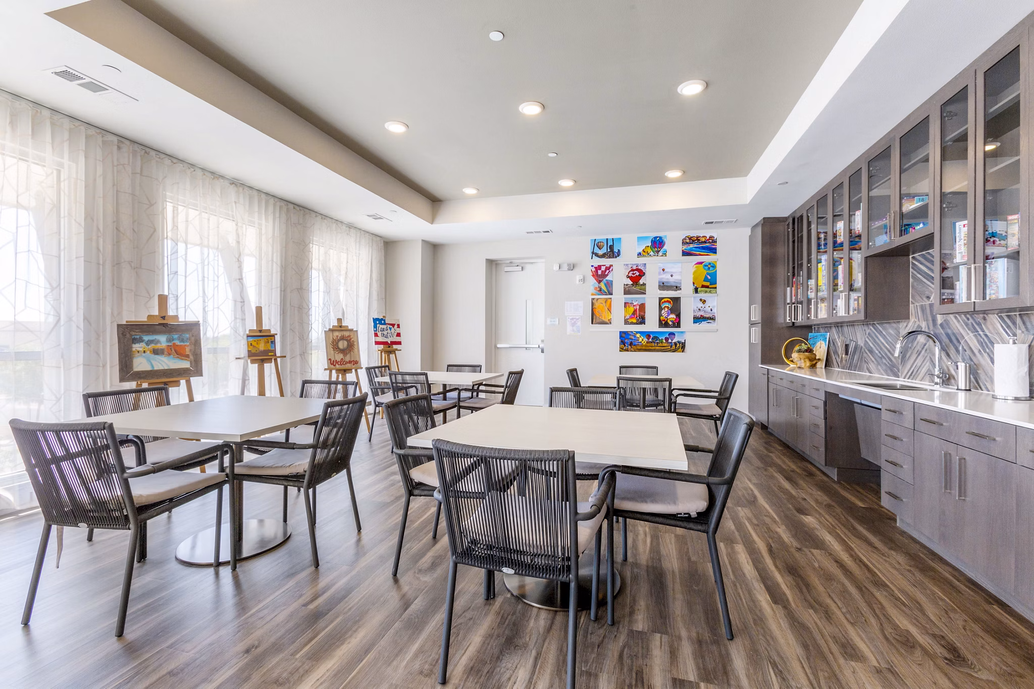 Art and painting clubhouse with vibrant decor at Overture Albuquerque Apartments
