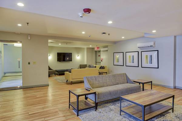 clubhouse at Vista Apartment Homes