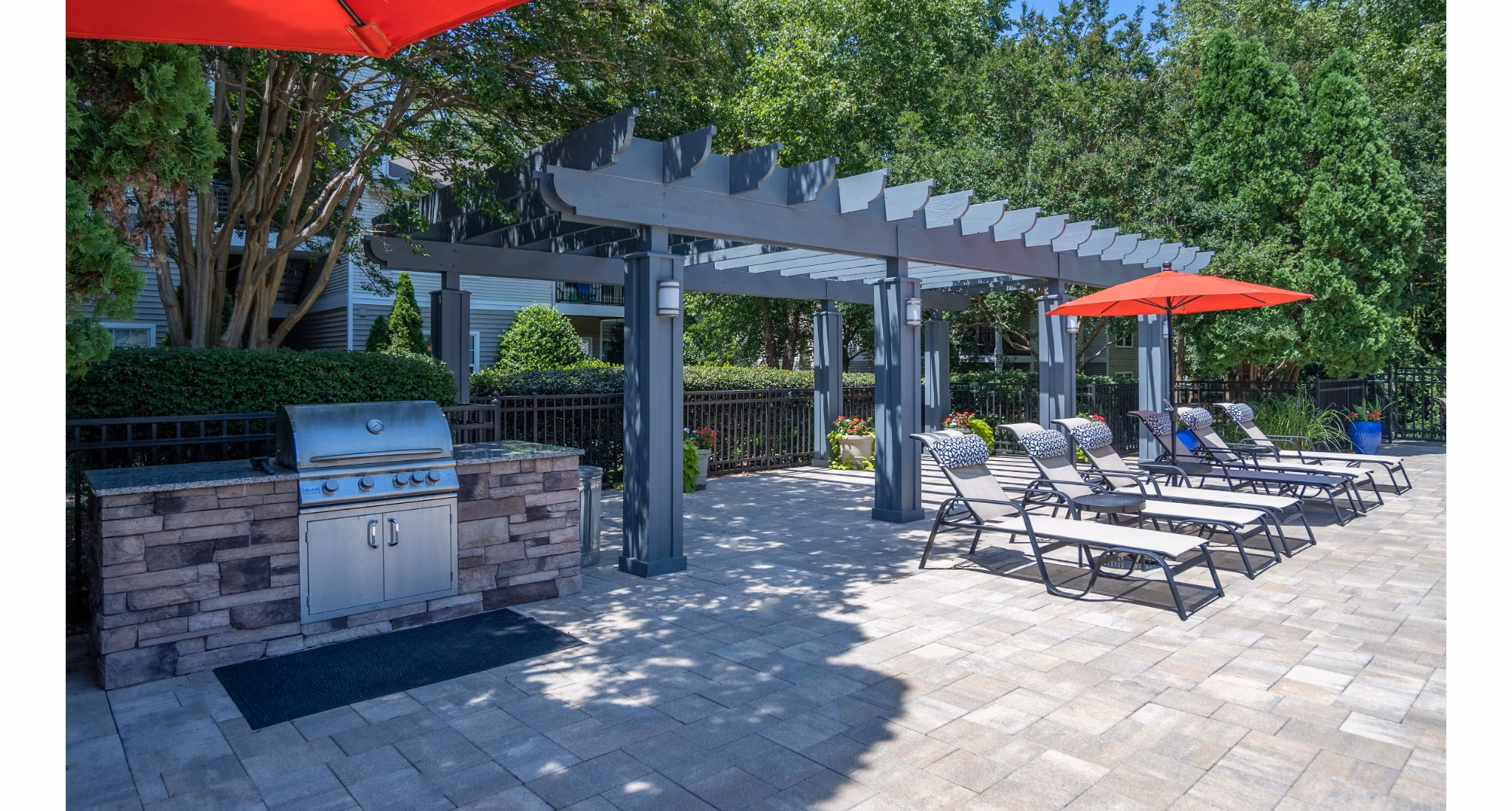 grill area at Matthew's Reserve Apartments