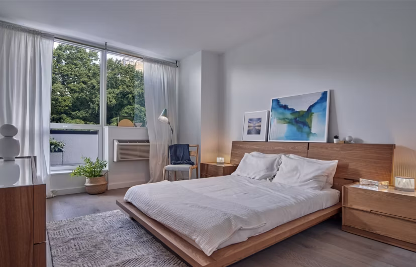 Modern bedroom with chic dÃ©cor in 7 Seventy House Apartments