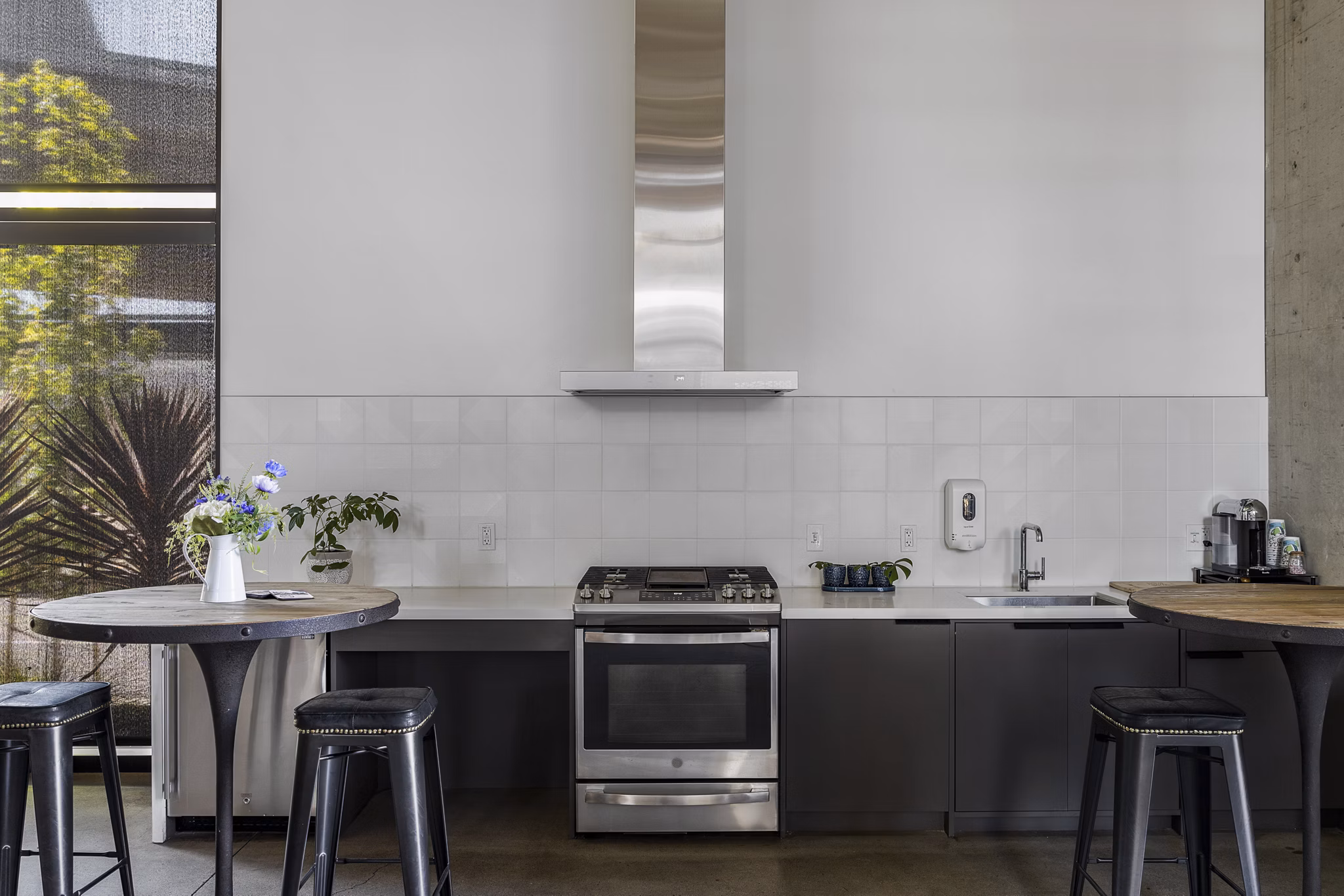 The Union Apartments: Modern clubhouse featuring stylish seating and lighting in downtown Seattle