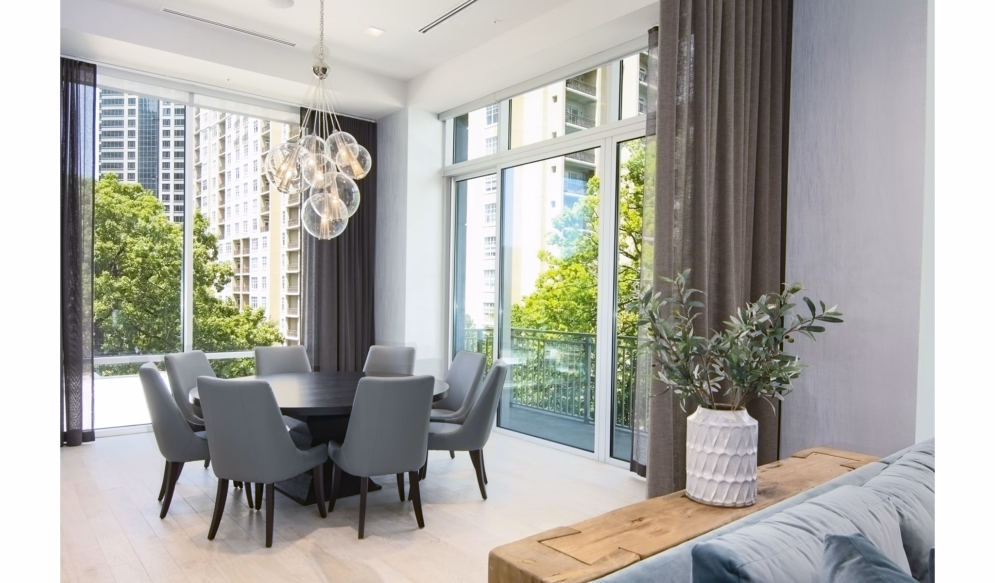 Clubhouse featuring modern lounge seating and entertainment areas at Piedmont House Apartments in Atlanta