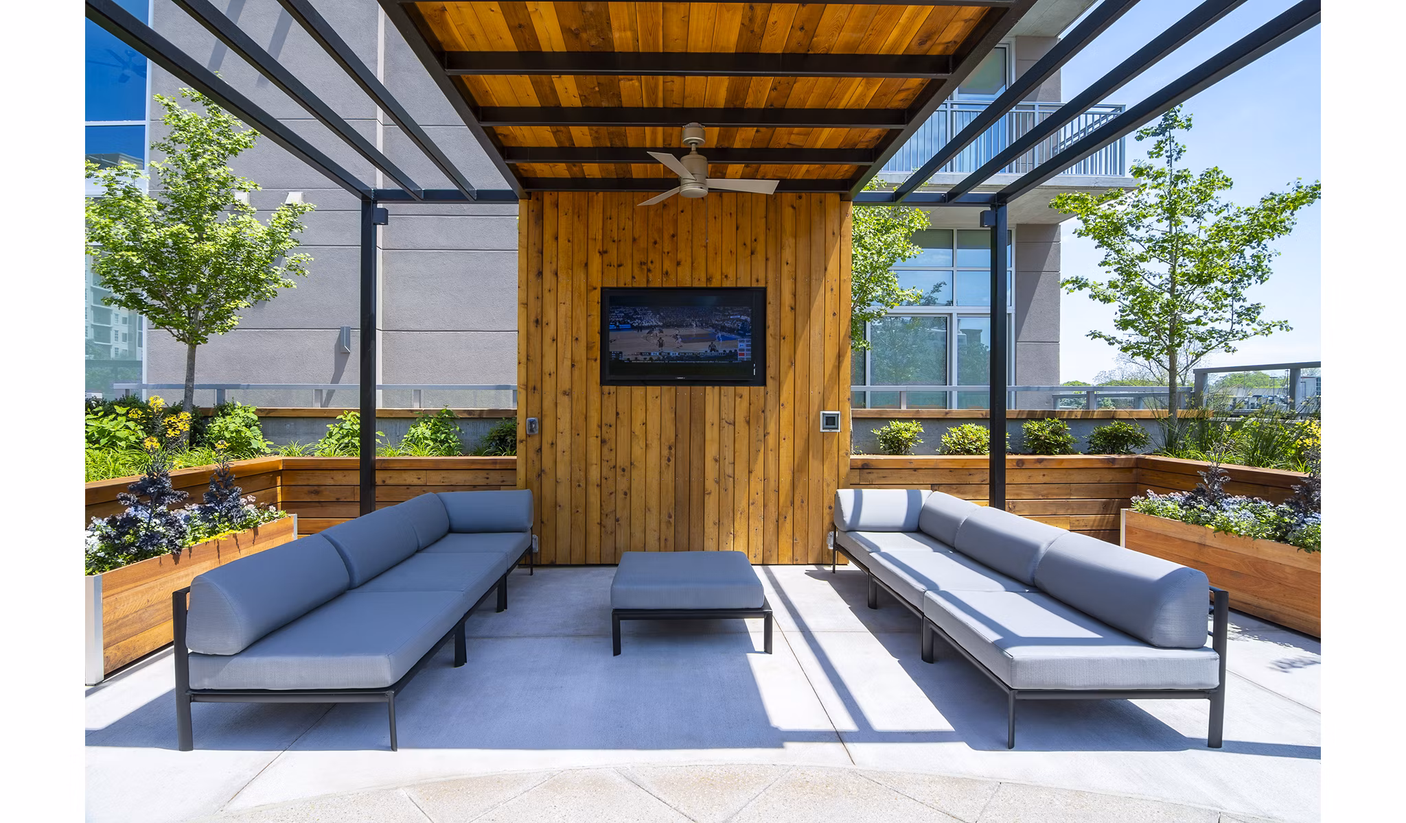 Patio/balcony with city views at Piedmont House Apartments