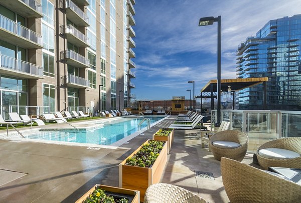 Piedmont House: Stylish outdoor pool area at luxury apartments in vibrant Midtown Atlanta