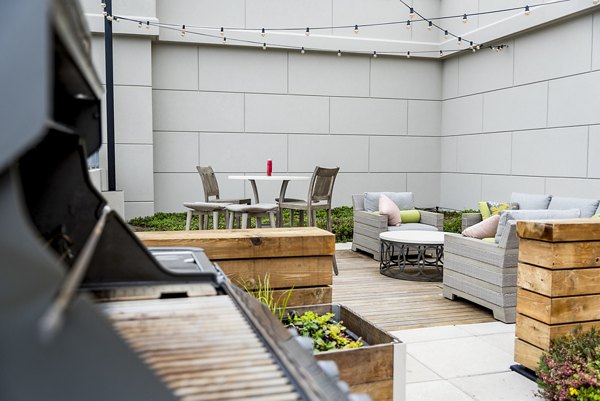 Outdoor grill area at Piedmont House Apartments perfect for social gatherings and dining al fresco in Midtown Atlanta luxury living community