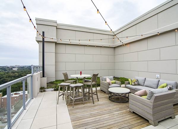 rooftop deck at Piedmont House Apartments