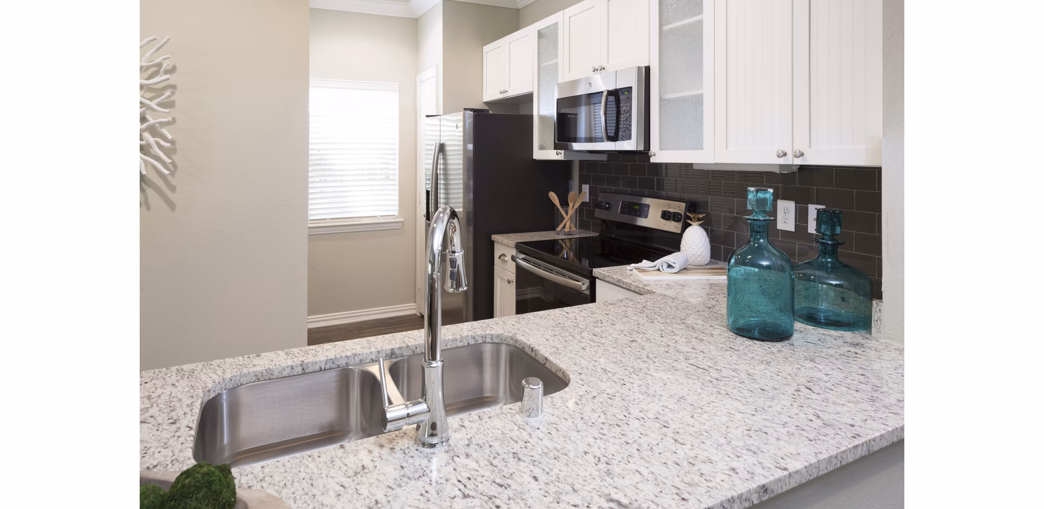 Modern kitchen with stainless steel appliances at Grapevine TwentyFour 99 Apartments