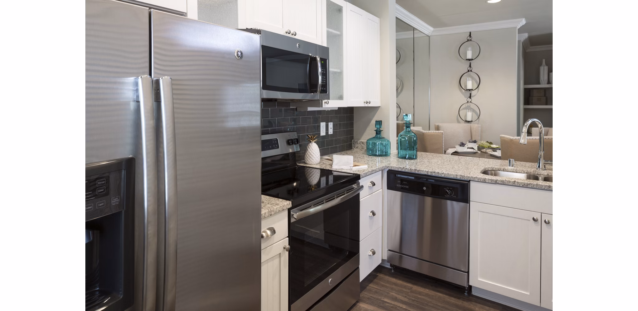 Modern kitchen with stainless steel appliances at Grapevine TwentyFour 99 Apartments