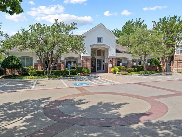 Eleven11 Lexington: Elegant of luxury apartments at Flower Mound
