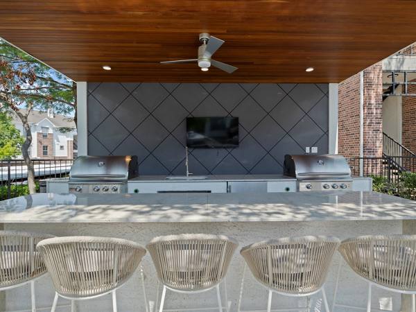 grill area at Eleven11 Lexington at Flower Mound Apartments