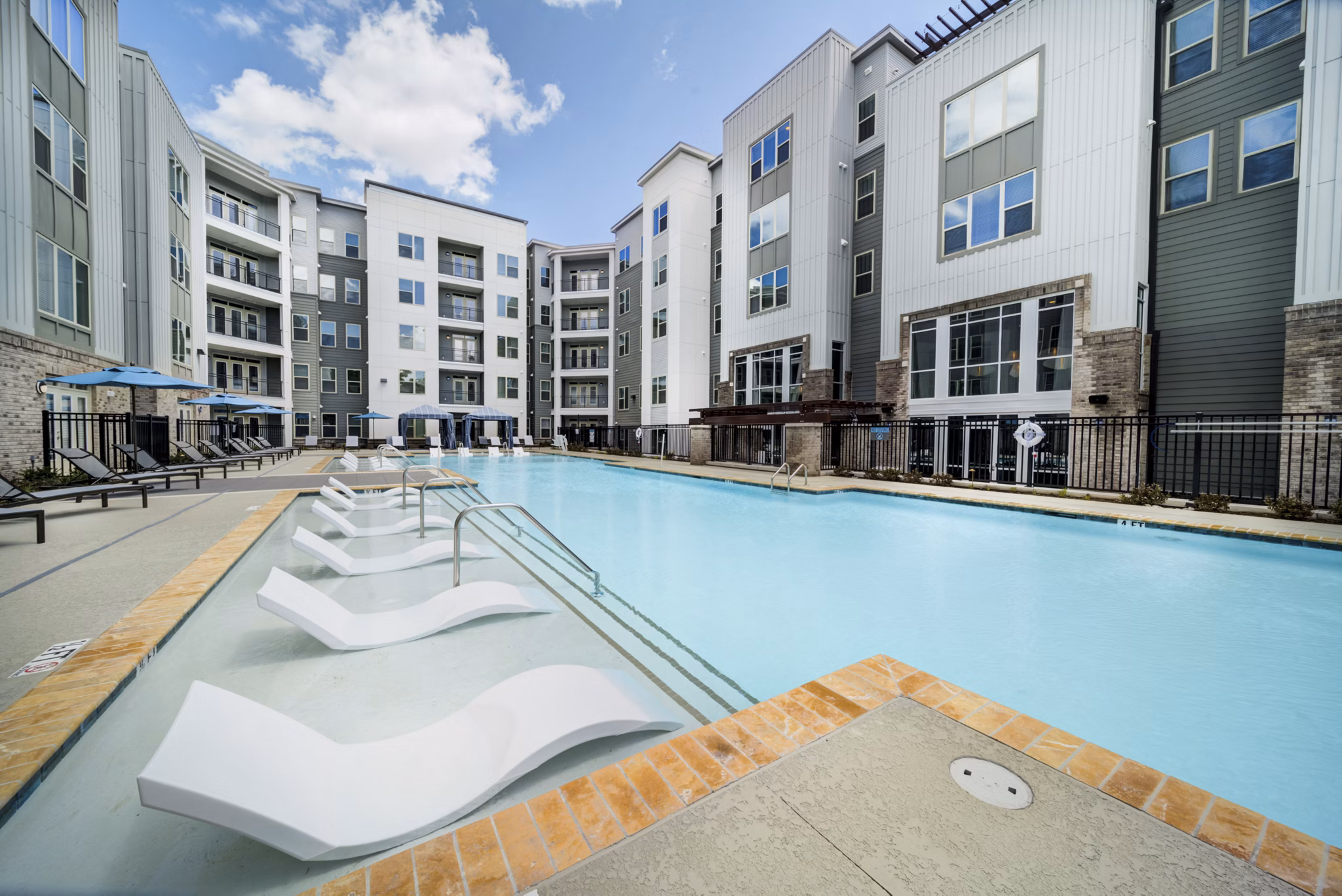 pool at Union Chapel Hill Apartments 