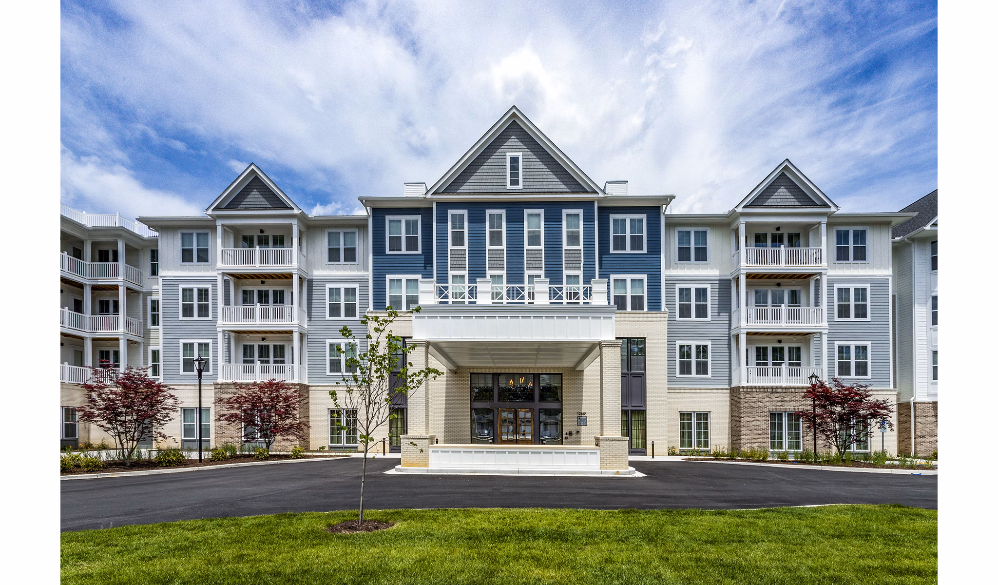 Everleigh Short Pump: Contemporary luxury apartment building exterior