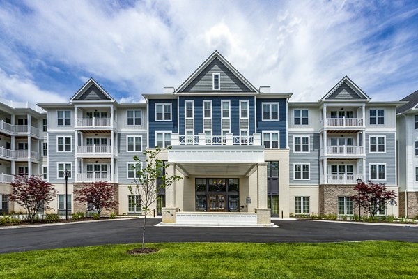 Everleigh Short Pump: Contemporary luxury apartment building exterior