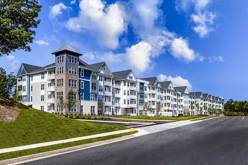 Everleigh Short Pump: Modern luxurious apartment complex in Richmond, ideal for upscale living
