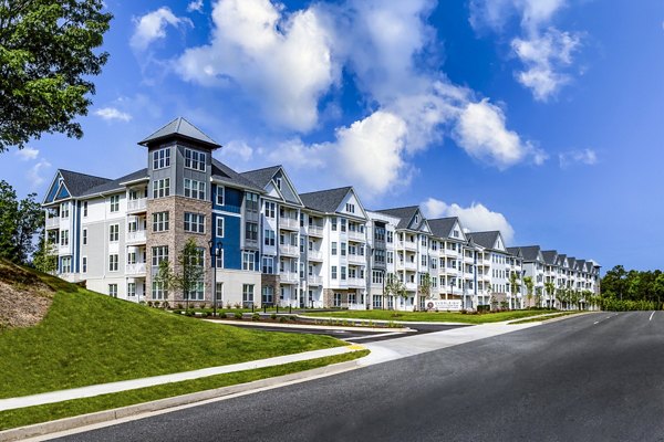 Everleigh Short Pump: Modern luxurious apartment complex in Richmond, ideal for upscale living