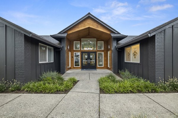 Cedar House Apartments: Elegant modern luxury apartments in downtown locale