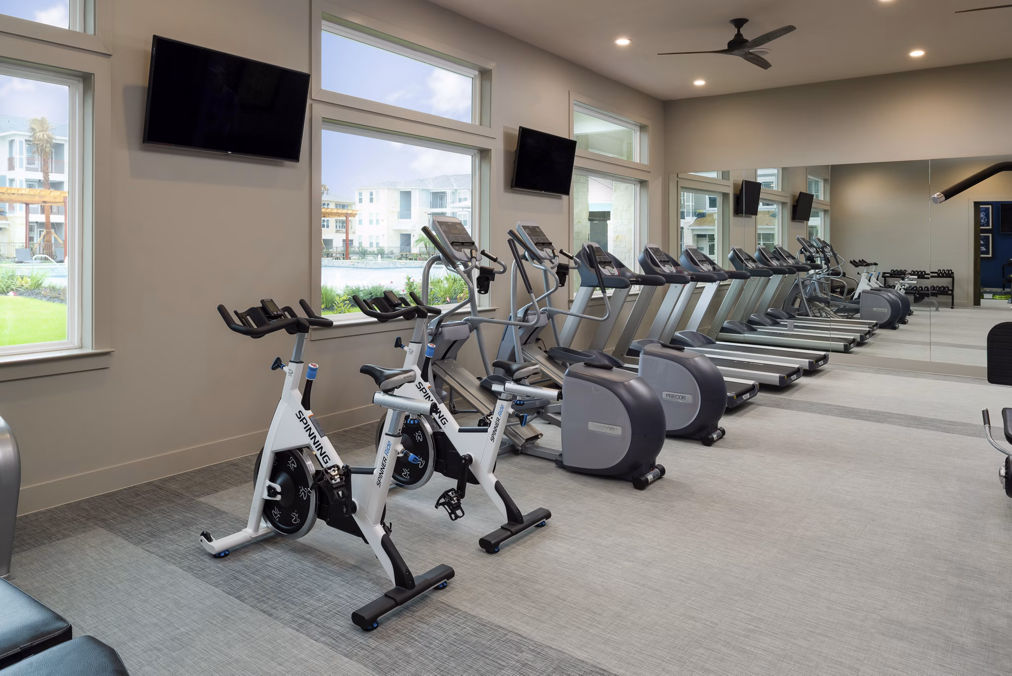 Sapphire Bay Apartments: State-of-the-art fitness center with modern gym equipment