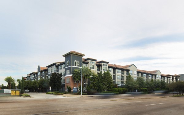 Arlo Buffalo Heights: Contemporary design of luxury apartment complex in vibrant Buffalo Heights neighborhood