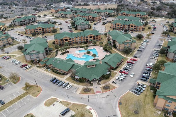 Reveille Ranch Apartments: Scenic courtyard view in luxury student housing community