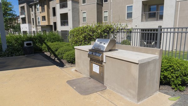 grill area at 21 Gramercy Park Apartments