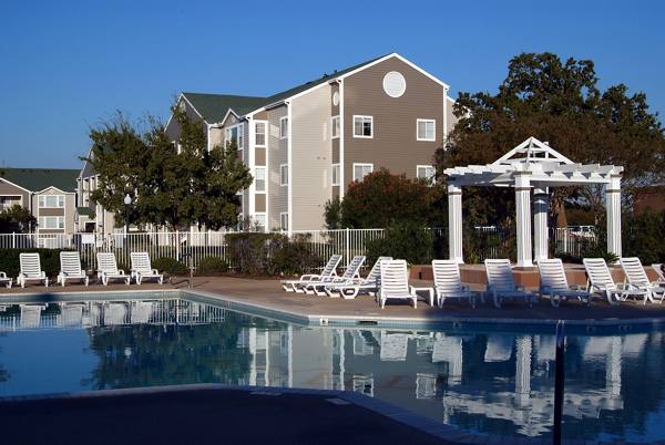 pool at The Trails at Wolf Pen Apartments