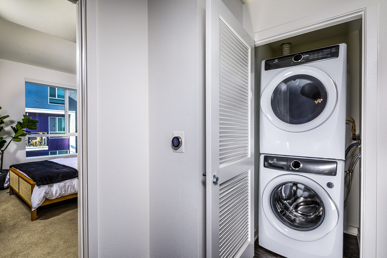Laundry room at Be Dtla Apartments
