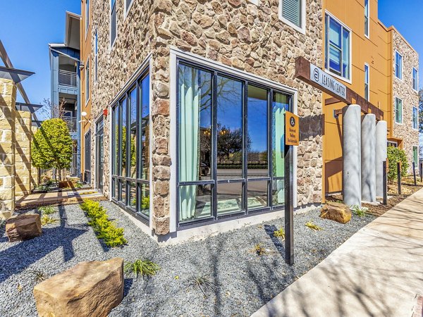The Avery on Southwestern: Luxury apartment building in a vibrant Dallas neighborhood
