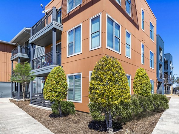 The Avery on Southwestern: Modern luxury apartment building in upscale Dallas neighborhood