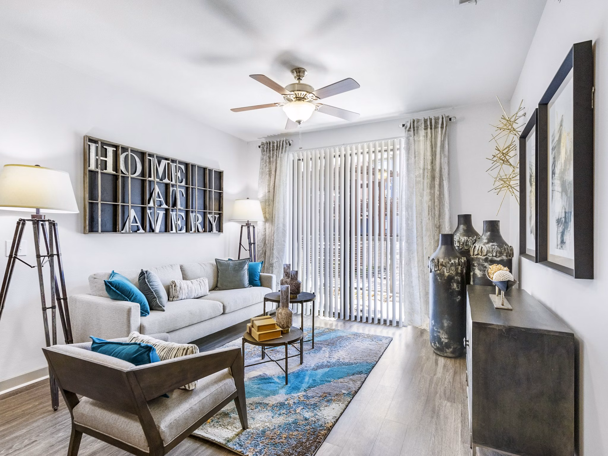 Spacious living room with modern decor in The Avery on Southwestern Apartments