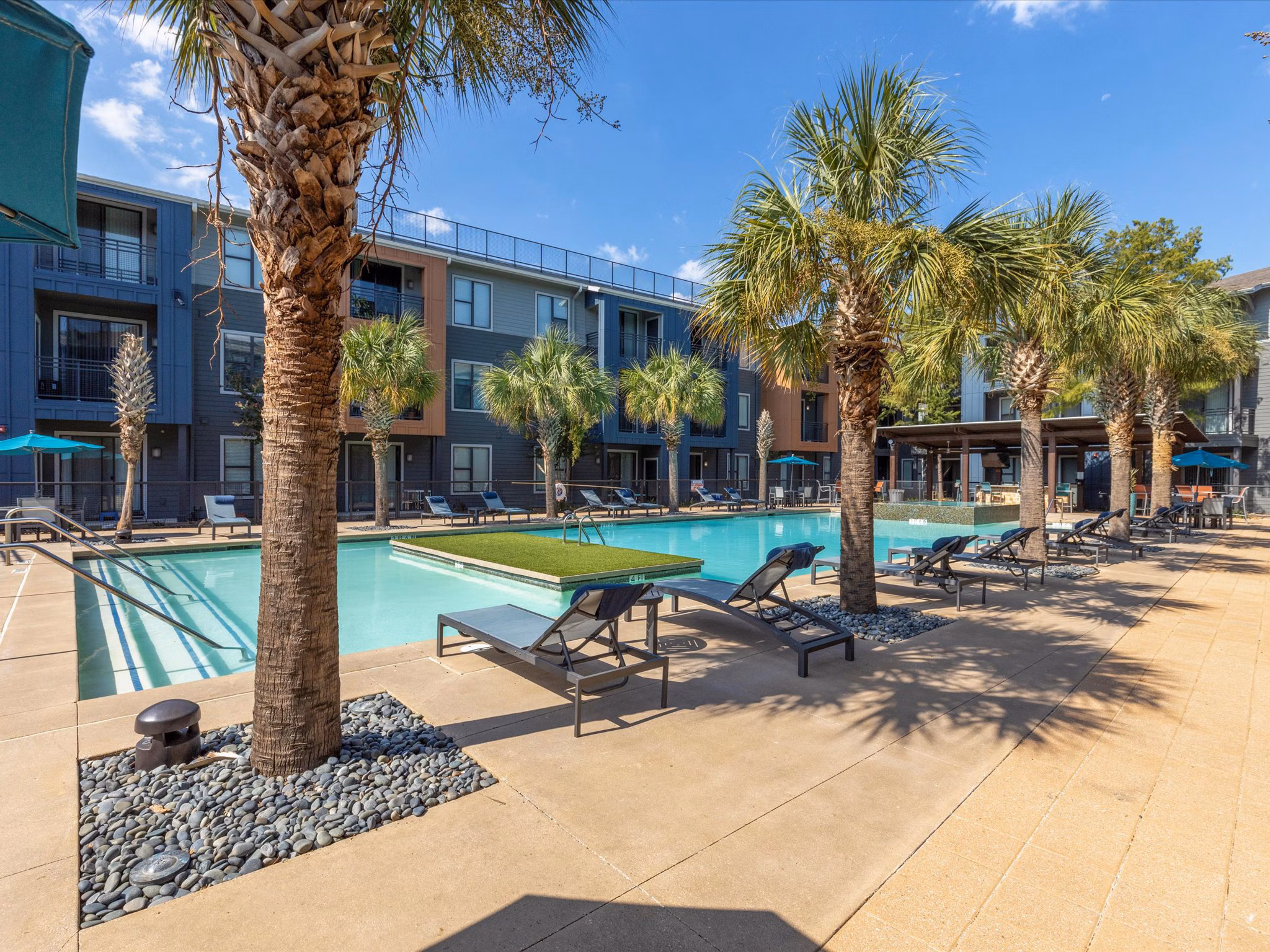 pool The Avery on Southwestern-