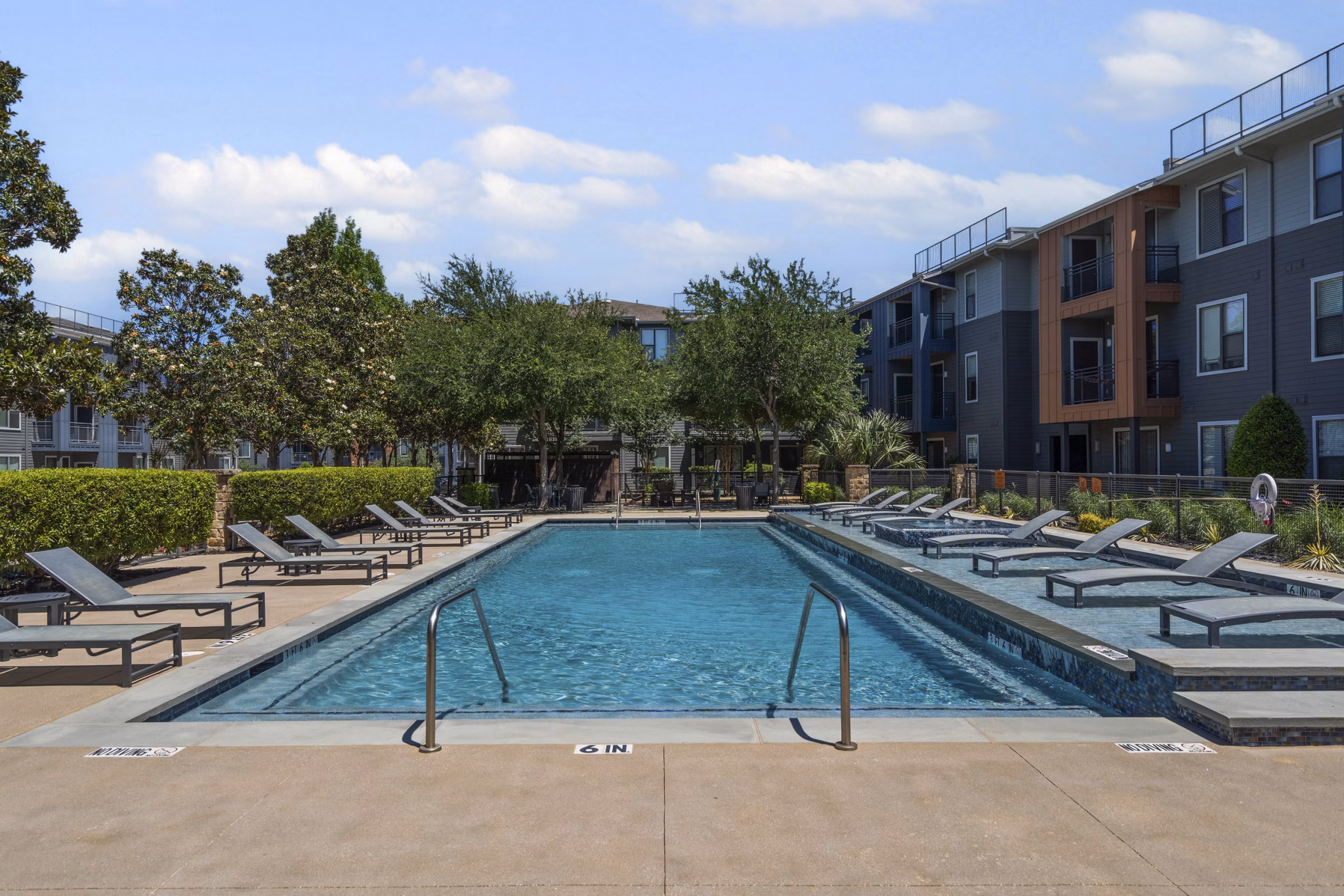 Pool at The Avery on Southwestern Apartments
