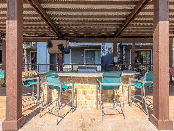 grill area at The Avery on Southwestern Apartments